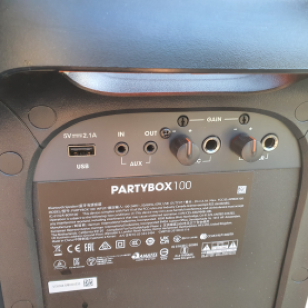 JBL Partybox100 Anschluss